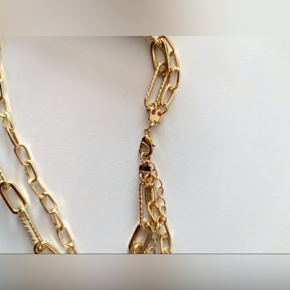 A New Day Chain Link Textured Circle medallion Goldtone 16” w/ 2” extender NWT - Picture 3 of 6